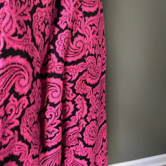 Venus Pink and Black Jacquard Coat 🍁 - Picture 5 of 9